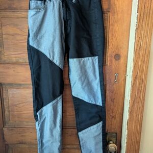 Source Unknown Black and Gray Skinny Jeans with Modern Design